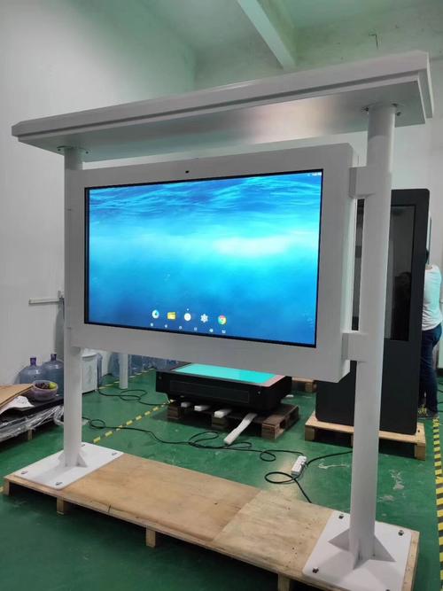 户外广告机与小区智能信息展示屏 高亮防水液晶屏的散热与防水关键技术解析